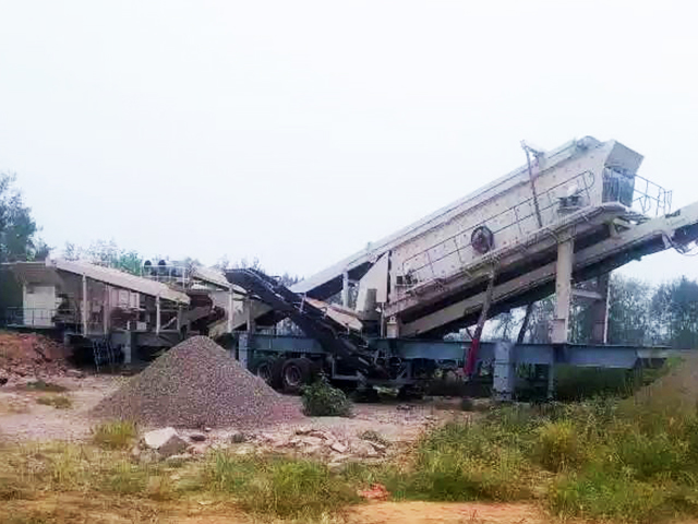 河南南陽移動(dòng)破碎機(jī)應(yīng)用現(xiàn)場：破碎建筑垃圾